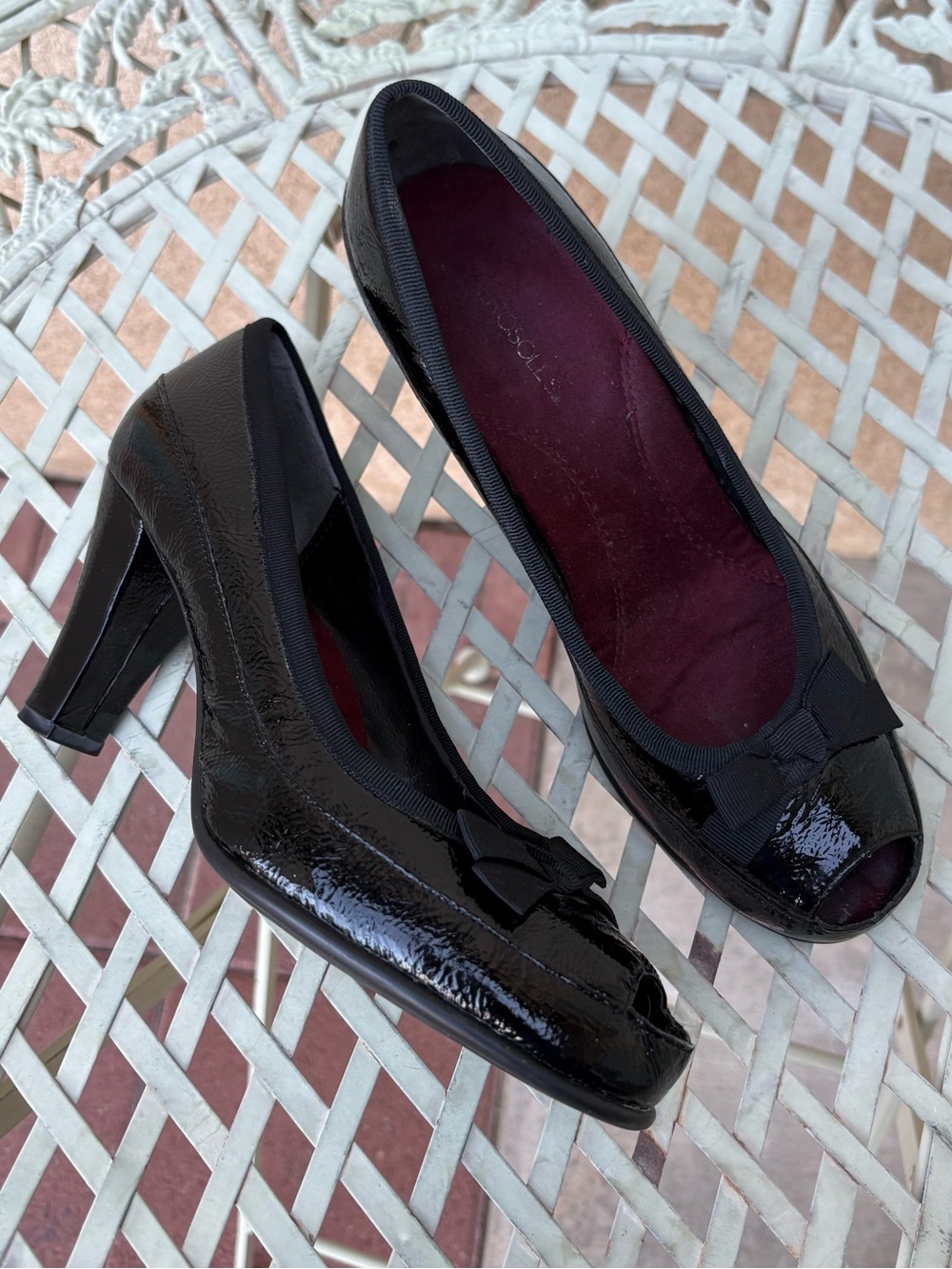 Aerosoles Black Patent Faux Leather Peep Toe Pumps Bow Heels Size 8.5